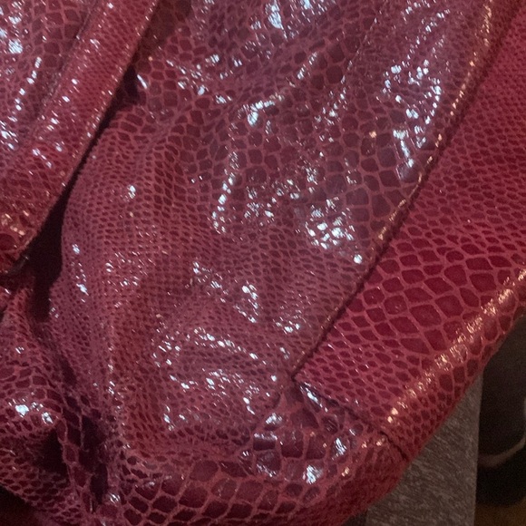 Kenneth Cole Reaction XL snakeskin hobo tote w/crossbody straps - Picture 7 of 11